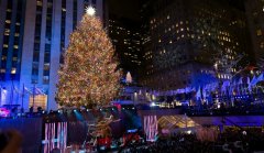 洛克菲勒圣诞树今晚亮灯！纽约冬日不复热闹但