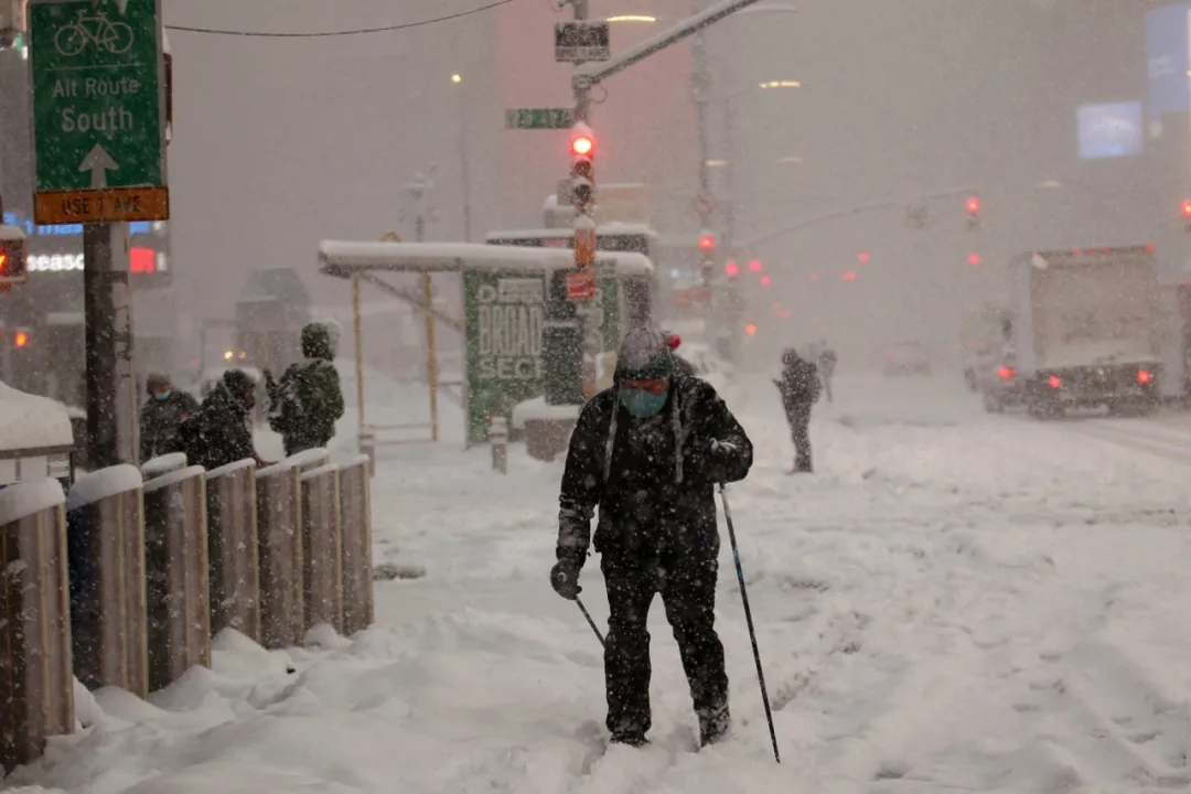 大雪封城没在怕的, 硬核纽约人表示: 正好能雪中作乐-安徽荣诚灯饰